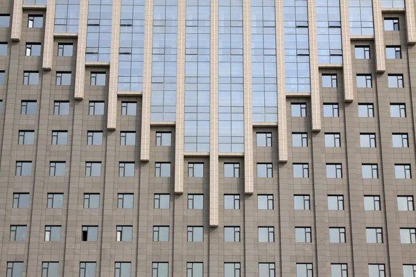Janelas no edifício de edifício alto — Fotografia de Stock
