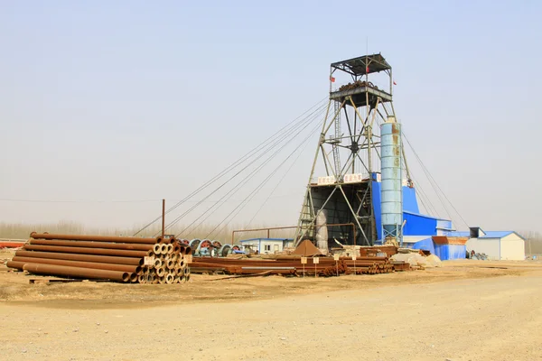 Derrick di perforazione nella miniera di ferro di MaCheng, contea di Luannan, Hebei Pro — Foto Stock