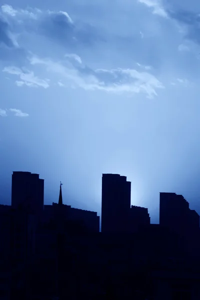 Building under the setting sun — Stock Photo, Image