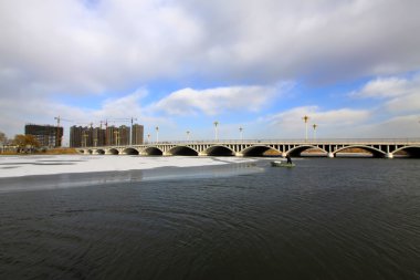 Bina ve karda Köprüsü