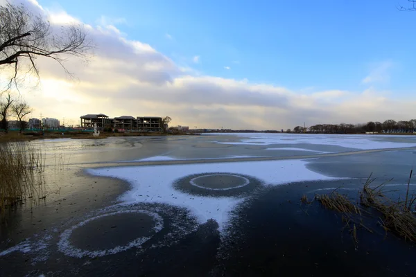 Circular pattern on the ice, in the river, winter — Stock Photo, Image