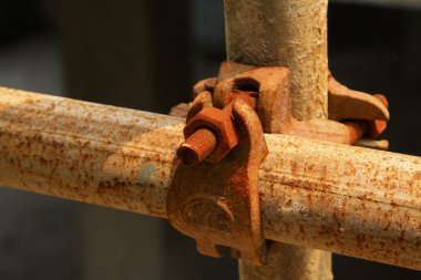 paslı metal iskele elemanları