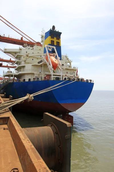 Cargo ships in the  vicinity of a wharf — Stock Photo, Image