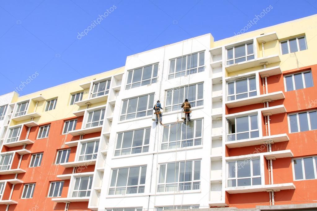 painter in high rise buildings