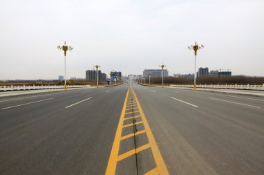 Karayolu Köprüsü ev ve binalar
