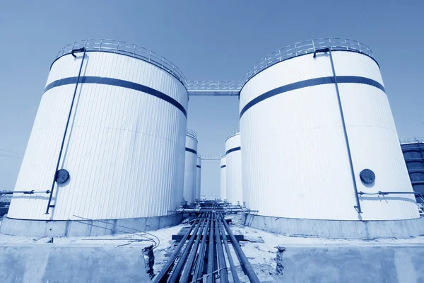 Lagertanks in einer Chemiefabrik — Stockfoto