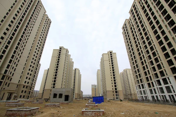 Edifício alto inacabado — Fotografia de Stock