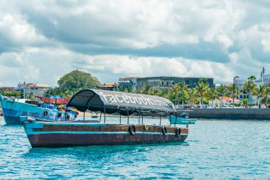 Taştan Şehir, ZANZIBAR - 22 Aralık 2021: Taş Şehir, Zanzibar, Tanzanya Limanı 'nda tekneler