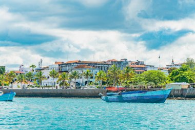 Taştan Şehir, ZANZIBAR - 22 Aralık 2021: Taş Şehir, Zanzibar, Tanzanya Limanı 'nda tekneler