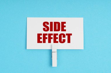 Tıp konsepti. Mavi arka planda haplar ve üzerinde 