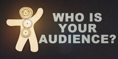 İş konsepti. Siyah bir arkaplanda, bir adam ve dişli figürü, yazının yanında - Seyirciniz Kim?