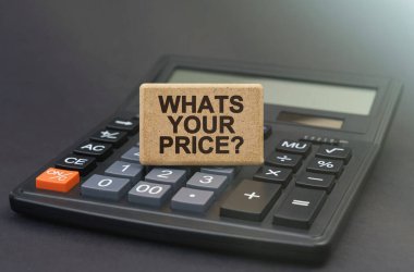 İş konsepti. Hesap makinesinde 