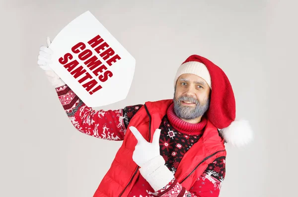 Weihnachtskonzept Der Weihnachtsmann Hält Ein Schild Mit Der Aufschrift Der — Stockfoto