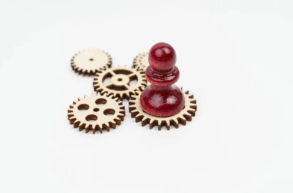 Leader Success Concept White Background Wooden Gears Which Pawn Stands — Stock Photo, Image