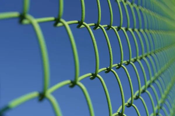 Sécurité Texture Sur Fond Ciel Bleu Maille Métallique Cellulaire Est — Photo