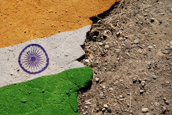 Affärs Och Politikkoncept Kris Flagga Den Trasiga Asfalten Indien — Stockfoto