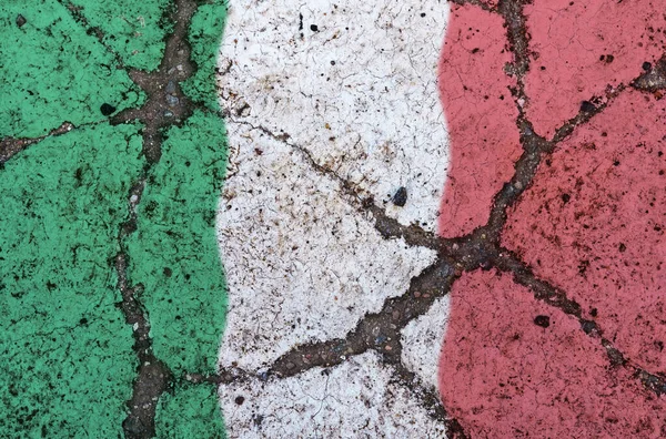 Drapeau Italie Sur Asphalte Fissuré Concept Crise Défaut Effondrement Économique — Photo