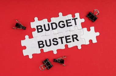 İş ve Ekonomi. Kırmızı arka planda, 