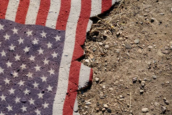 Concepto Negocios Política Una Crisis Bandera Sobre Asfalto Roto Estados — Foto de Stock