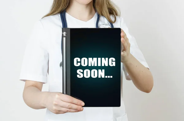 Orvosi Egészségügyi Koncepció Orvos Egy Táblát Tart Felirattal Jön Soon — Stock Fotó