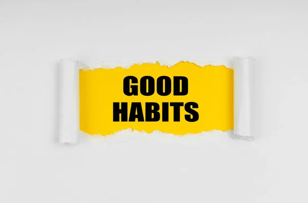 医学と健康の概念 紙の中に窓が作られ 黄色の背景に碑文 Good Habits — ストック写真