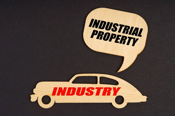 Auf schwarzem Hintergrund ein Auto mit der Aufschrift Industry, darüber ein Schild mit der Aufschrift - Industrial Property — Stockfoto