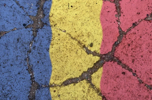Bandera Rumanía Sobre Asfalto Agrietado Concepto Crisis Impago Colapso Económico —  Fotos de Stock