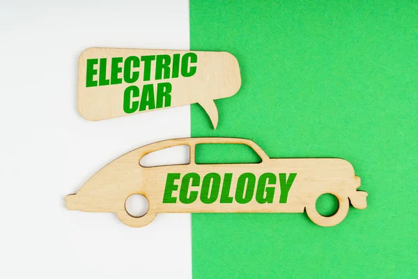 Környezetvédelmi Koncepció Fehér Zöld Háttér Egy Alak Egy Autó Felirattal — Stock Fotó