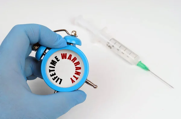 Medicine Concept Syringe Table Alarm Clock His Hand Inscription Scoreboard — Foto Stock