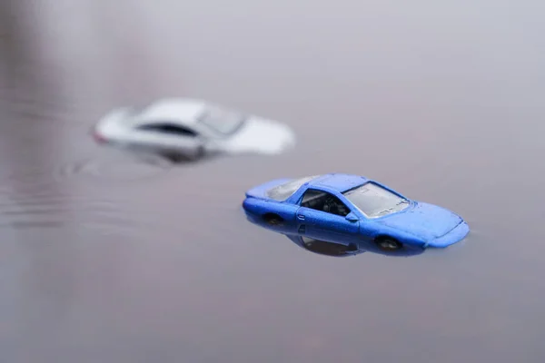 Стихийные Бедствия Две Машины Затоплены Результате Наводнения Один Фокусе — стоковое фото