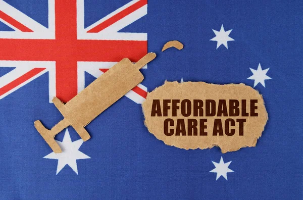 Orvosi Fogalom Ausztrália Zászlóján Egy Fecskendő Kartonfigurája Egy Szakadt Karton — Stock Fotó