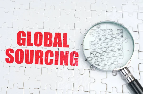 Bulmacaların üzerinde bir büyüteç var, hemen yanında GLOBAL SOURCING