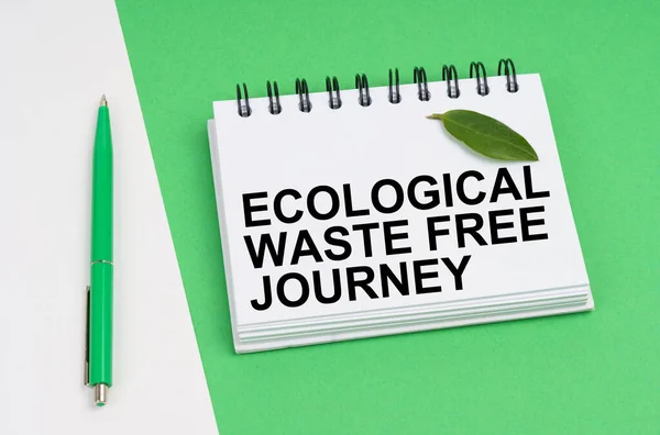 생태학적 배경에 메모지가 새겨져 Ecological Wastry Free Journey 식물의 있습니다 — 스톡 사진