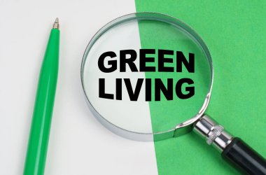 Ekolojik kavram. Beyaz-yeşil arka planda bir kalem ve bir büyüteç bulunur, içinde 