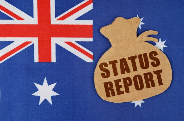 Nemzetgazdaság Üzlet Fogalma Ausztrália Zászlóján Egy Pénzeszsákot Ábrázoló Kartondoboz Áll — Stock Fotó