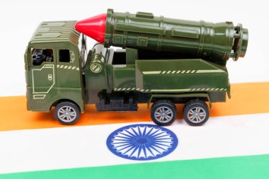 Askeri bir kavram. Hindistan bayrağında bir füze sistemi var. Savunma ve askeri çatışmaların sembolleri.