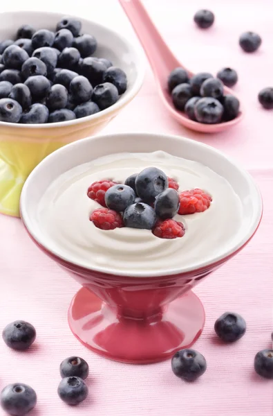 Färska blåbär yoghurt — Stockfoto