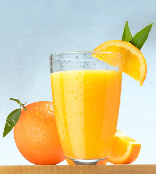 Zumo de naranja fresco — Foto de Stock