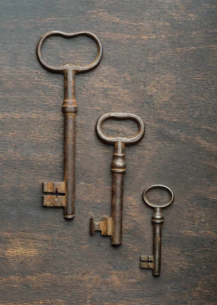 3 つの古いキー — ストック写真