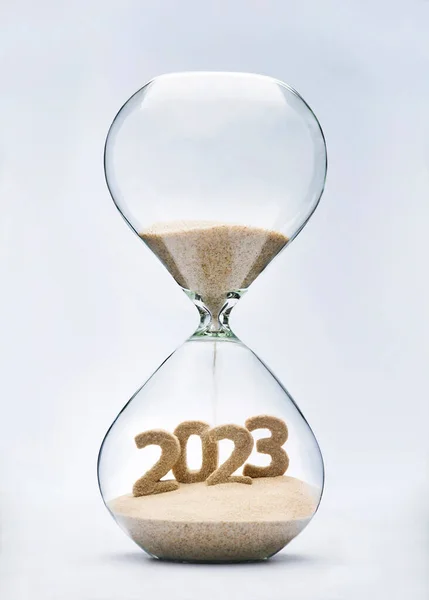 Nieuwjaar 2023 Concept Met Zandloper Die Valt Zand Vorm Van — Stockfoto
