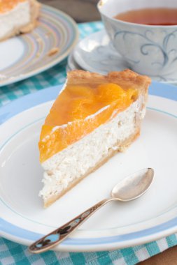 parça şeftali cheesecake