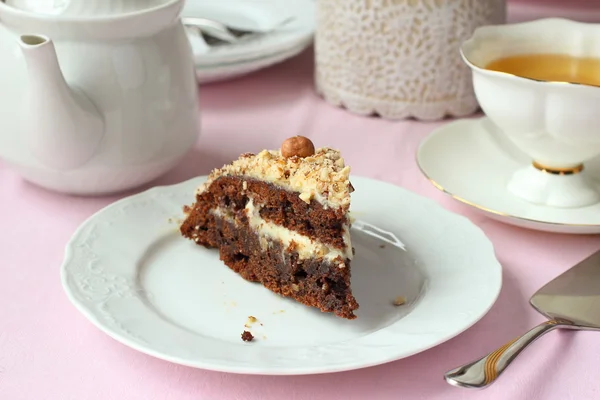 Chocolate cake with buttercream and nuts — Stock Photo, Image