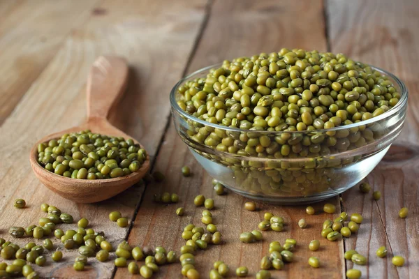 bir kase çiğ mung fasulye