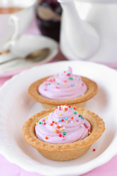 Cakes with cottage cheese and black currant — Stock Photo, Image