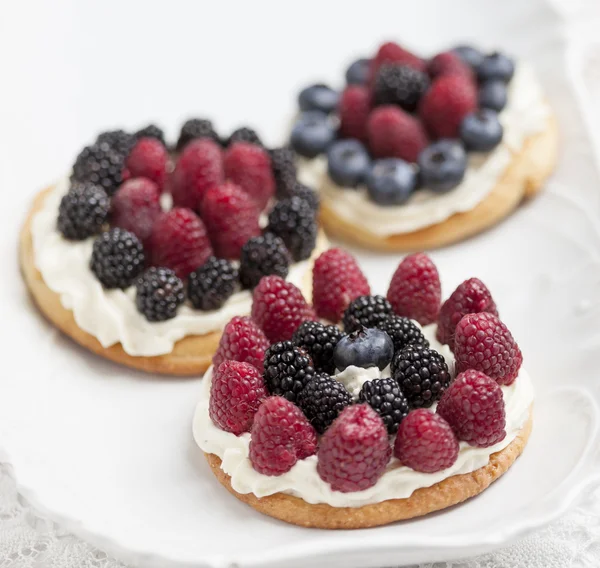 Cookies with fresh berries — Stock Photo, Image