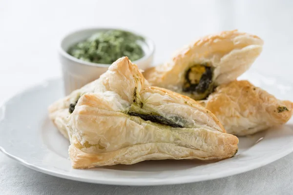 Small pies stuffed with spinach — Stock Photo, Image