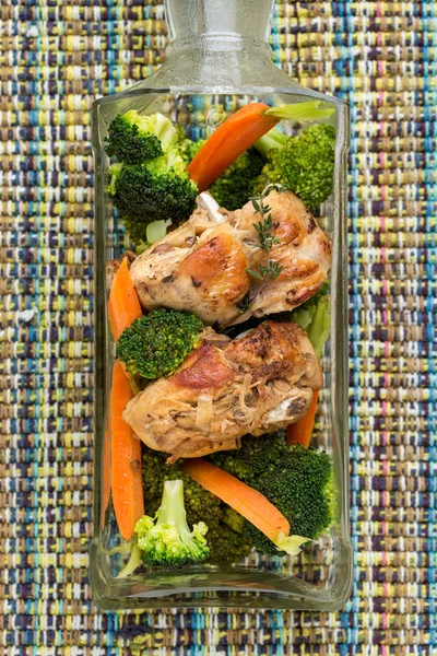 Pollo con verduras —  Fotos de Stock
