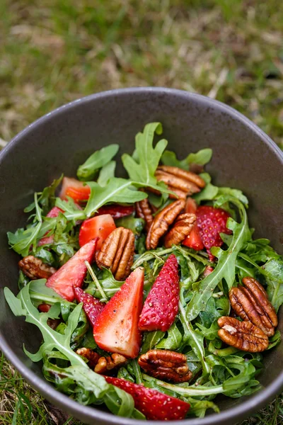 Salada de morango rucola — Fotografia de Stock