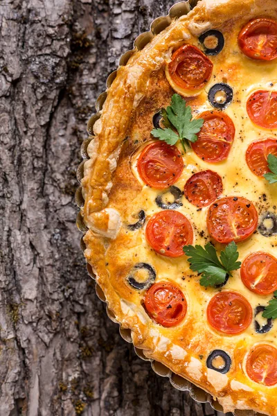 Tomatoe and olive tart — Stock Photo, Image