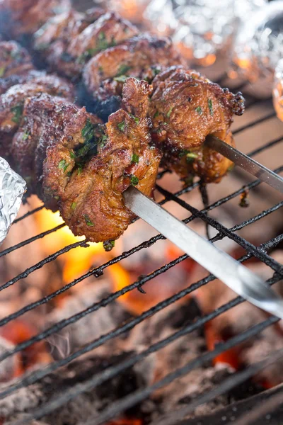 Üzerinde şiş kebab — Stok fotoğraf